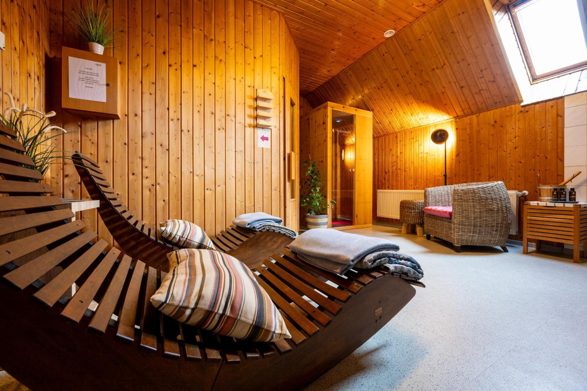 Weinhotel Restaurant Klostermuehle Ockfen ภายนอก รูปภาพ
