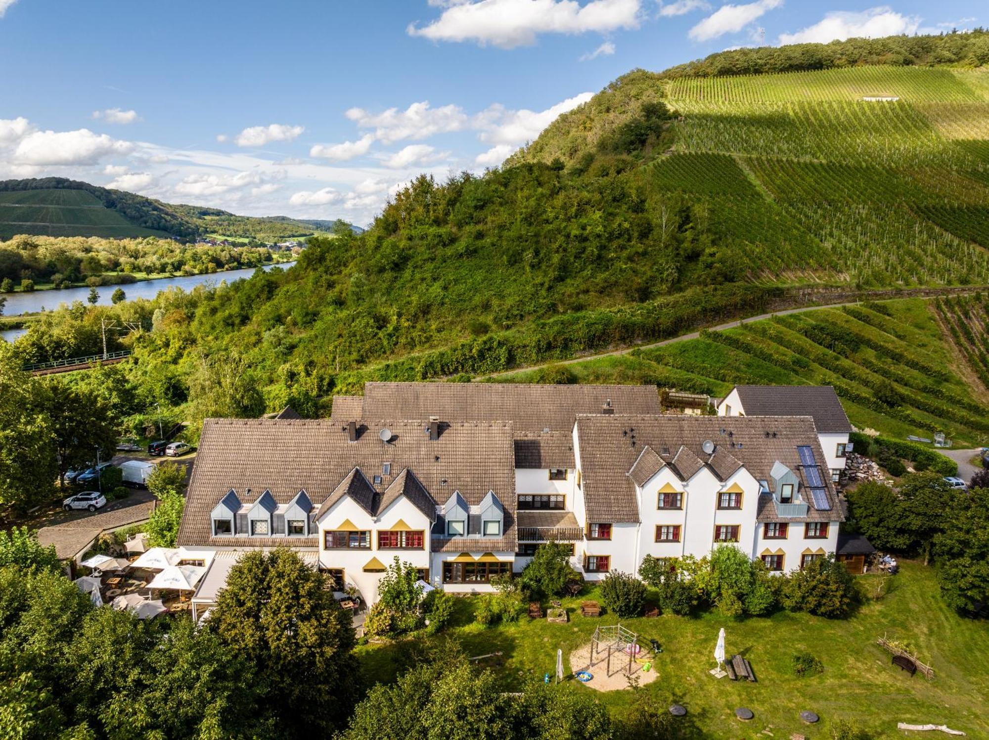 Weinhotel Restaurant Klostermuehle Ockfen ภายนอก รูปภาพ