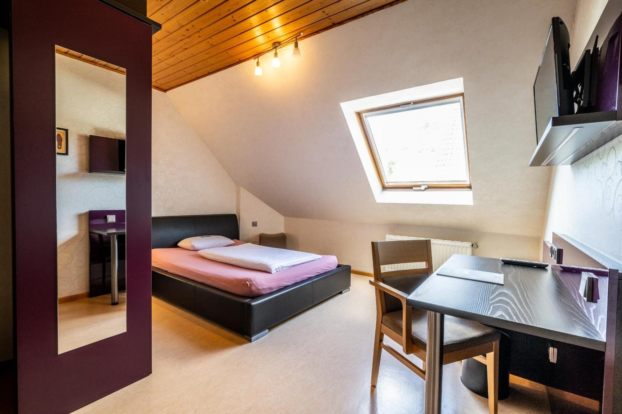Weinhotel Restaurant Klostermuehle Ockfen ภายนอก รูปภาพ
