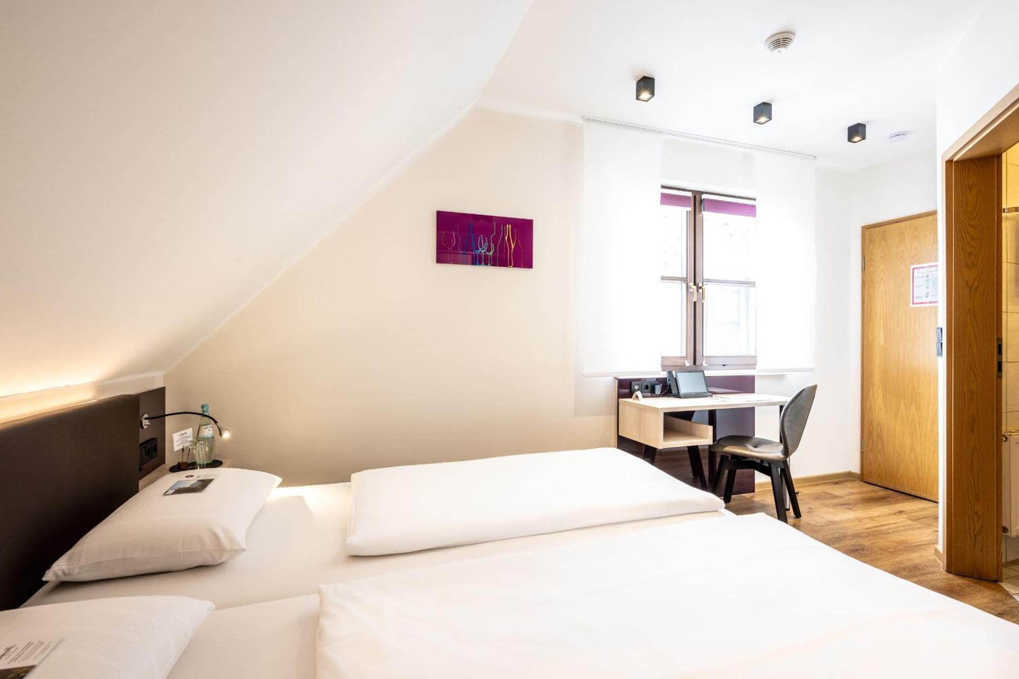 Weinhotel Restaurant Klostermuehle Ockfen ภายนอก รูปภาพ