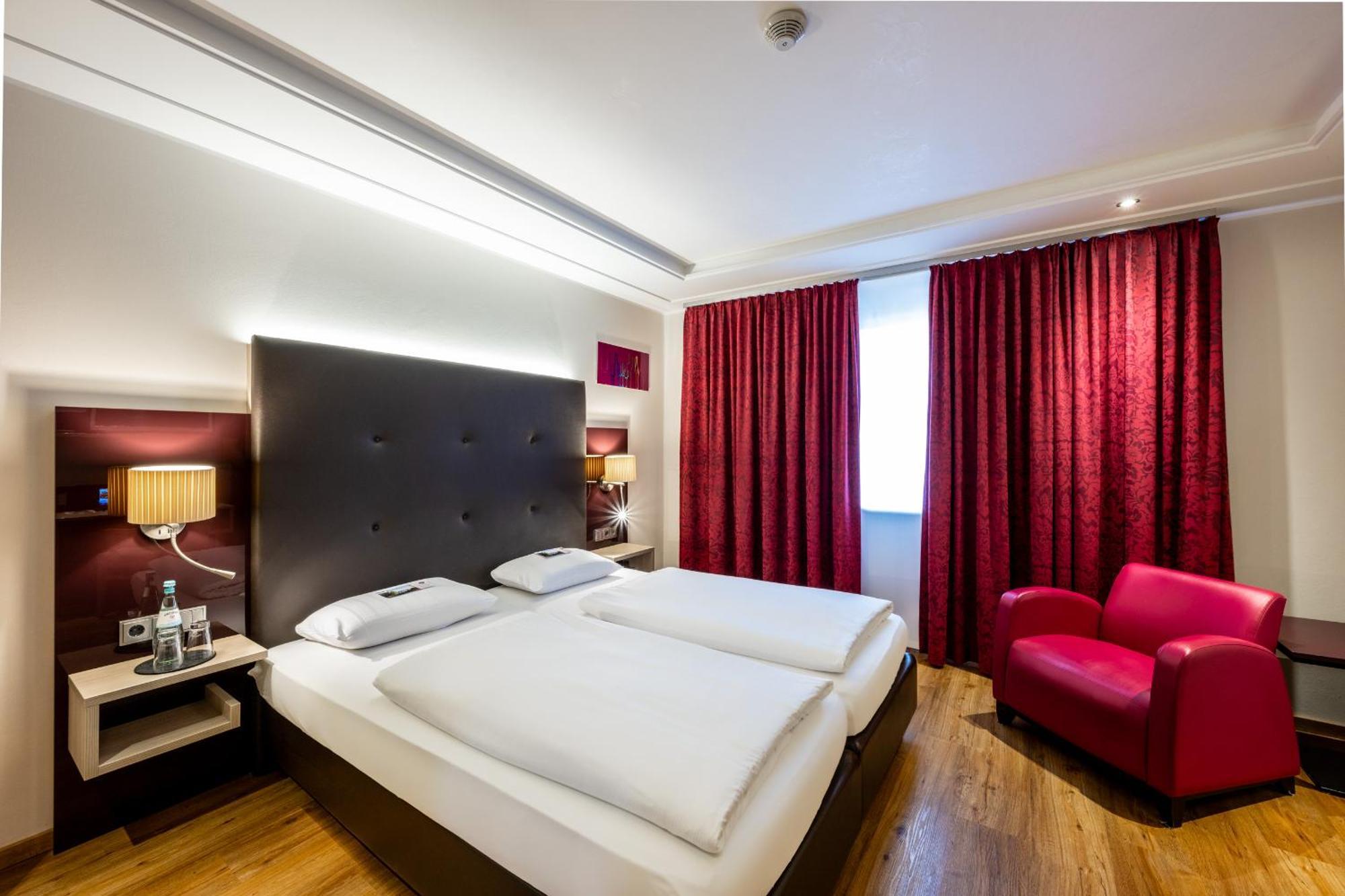 Weinhotel Restaurant Klostermuehle Ockfen ภายนอก รูปภาพ