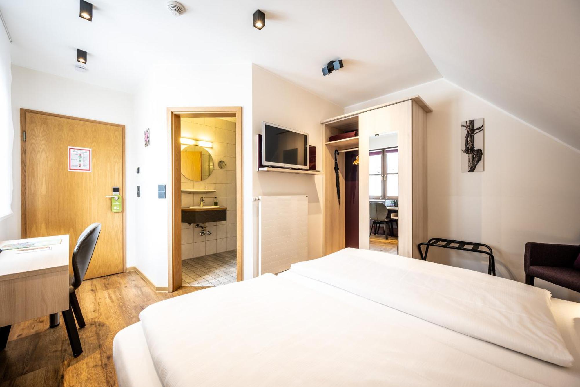 Weinhotel Restaurant Klostermuehle Ockfen ภายนอก รูปภาพ